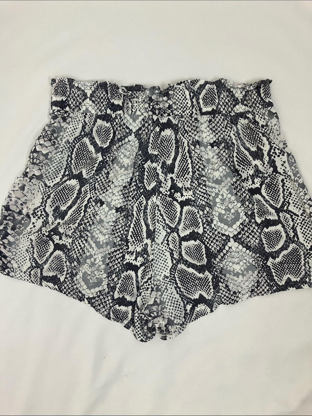 Derek Heart High-Waist Snake Print Shorts - Black & White Womens Size Medium - Picture 7 of 8
